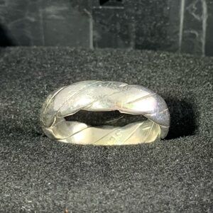 Vintage sterling silver Edtched Band Ring